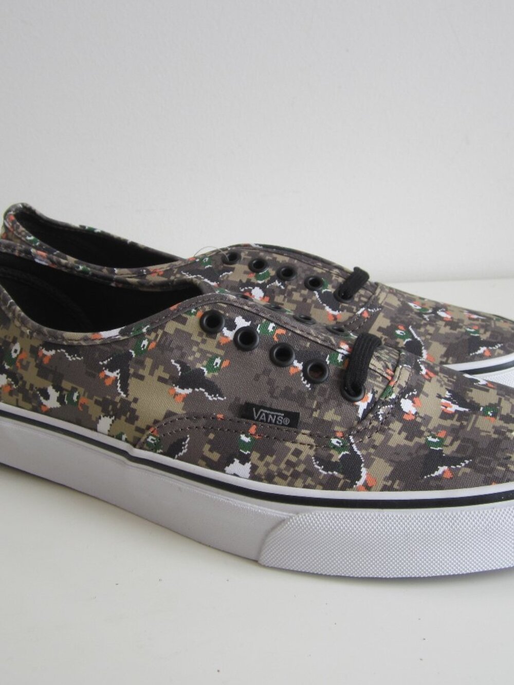 Nintendo Duck Hunt Camo Vans Sneakers, size 11
